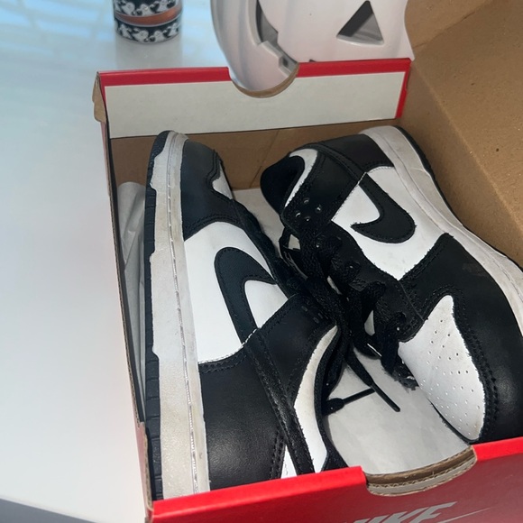 SOLD 🤍 Kids Nike Dunk Low (Panda Dunks) - Picture 2 of 5